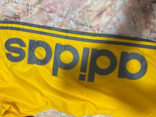 Pantalones Adidas Amarillos con Logo Lateral