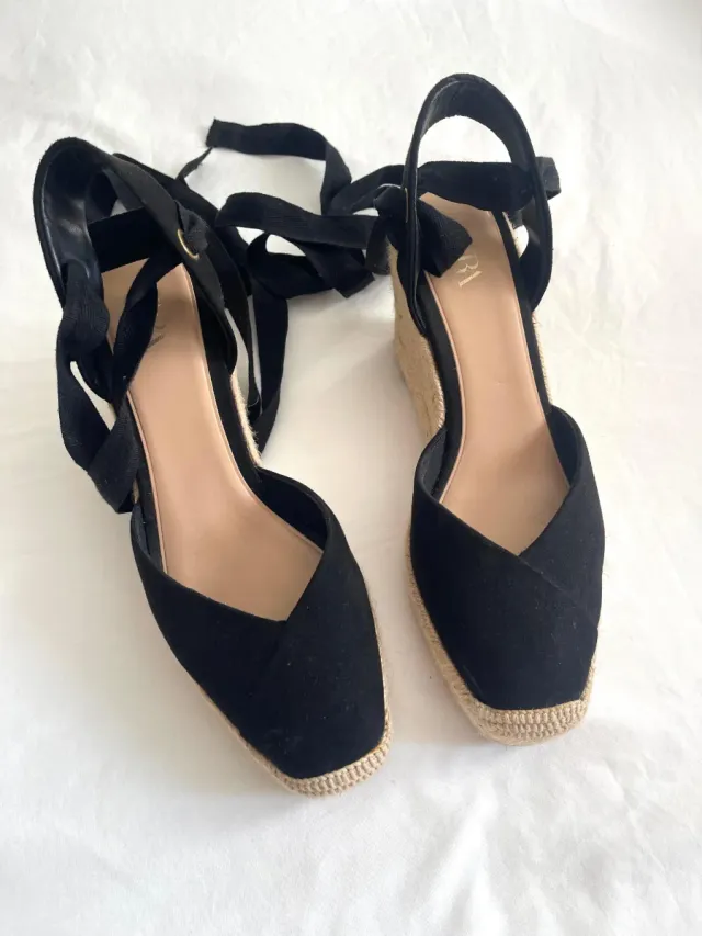 Alpargatas Zara cuña negras atadas 39 punta