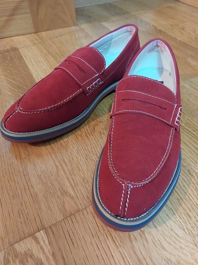 Zapatos de ante rojo para vestir