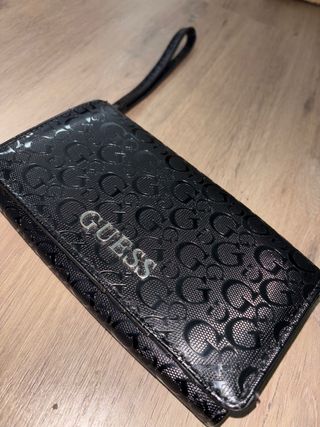 Cartera Guess Negra con Logo