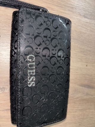 Cartera Guess Negra con Logo