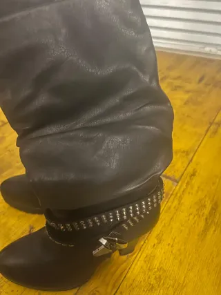 Stivali neri con borchie