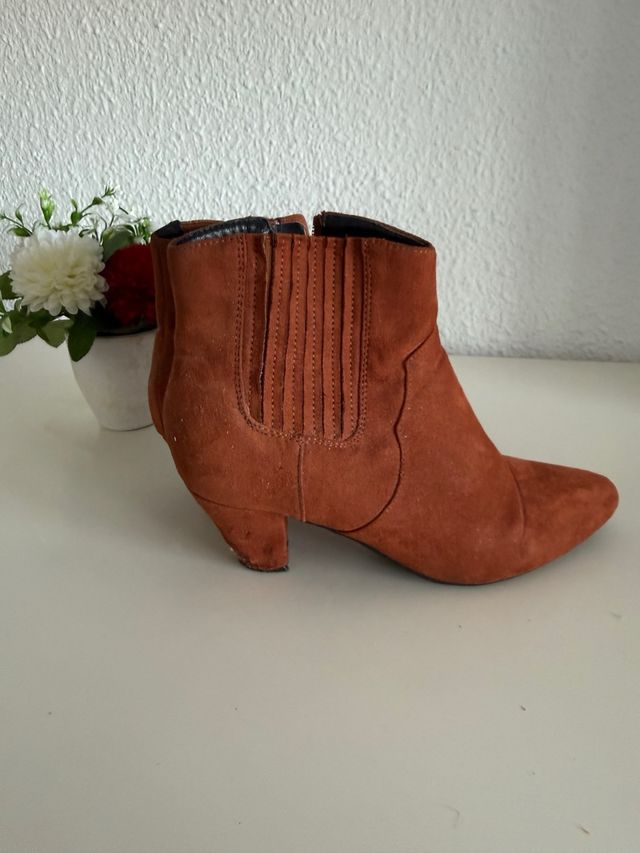 Botas de tacón color marrón