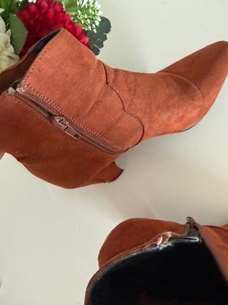 Botas de tacón color marrón