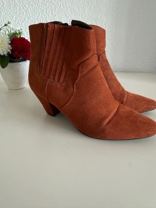 Botas de tacón color marrón