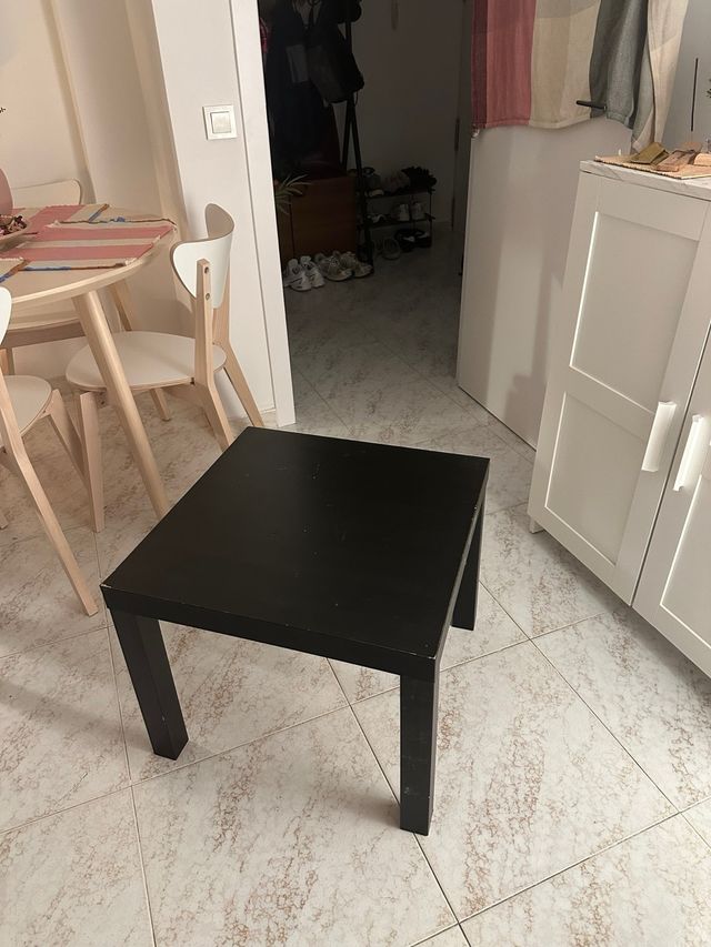 Mesa auxiliar negra Ikea