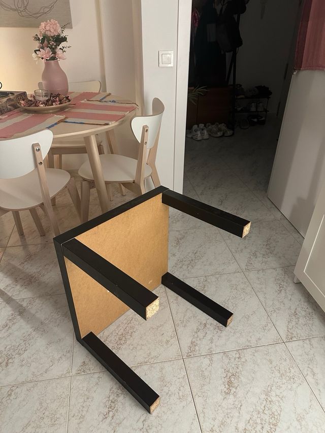 Mesa auxiliar negra Ikea