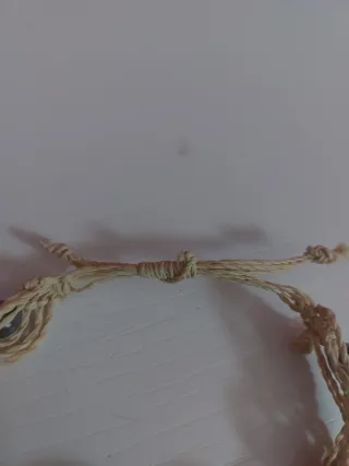 Braccialetto macramè con pietre grigie