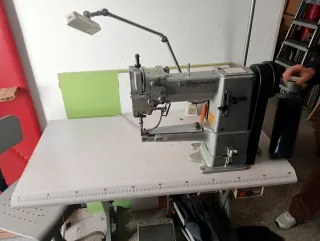 Máquina de coser industrial Dürkopp Adler