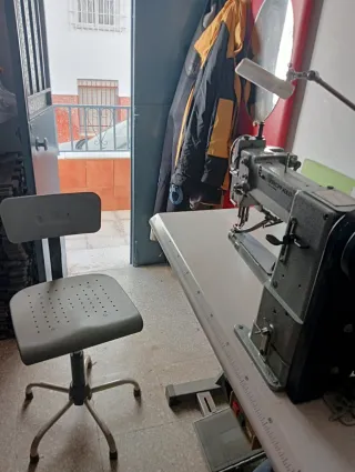 Máquina de coser industrial Dürkopp Adler