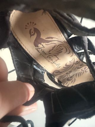 Sandalias de tacón negras con cordones