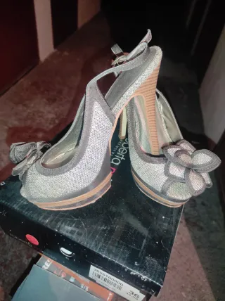 Zapatos de tacón plateados talla 36