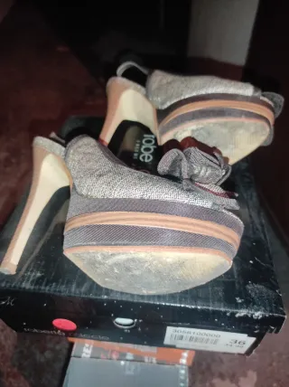 Zapatos de tacón plateados talla 36