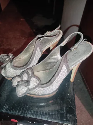 Zapatos de tacón plateados talla 36