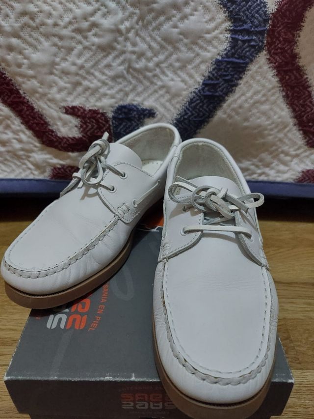 Náuticos blancos con cordones