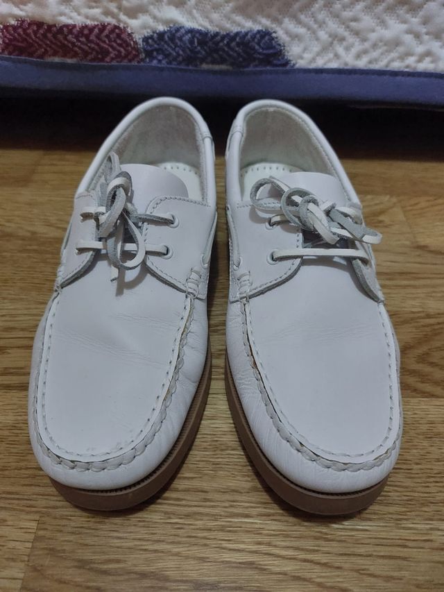 Náuticos blancos con cordones