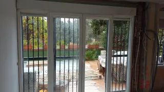 Ventana con persiana