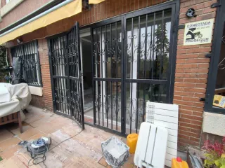 Ventana con persiana