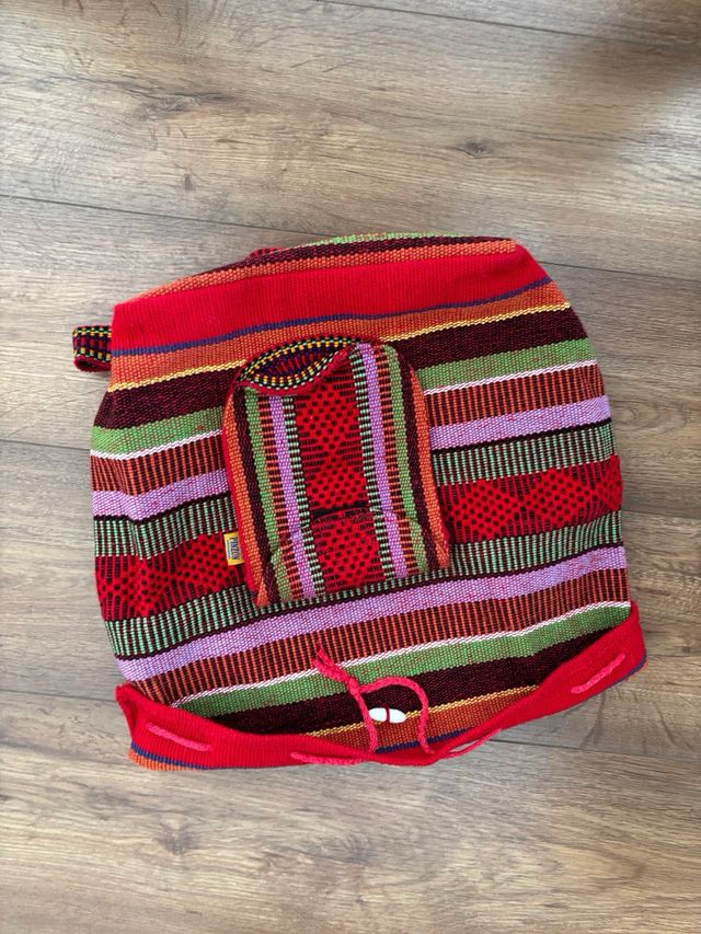 Mochila artesanal tejida multicolor
