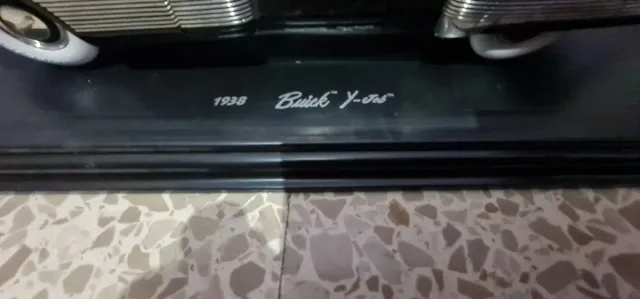 Réplica em escala 1:18 do icônico Buick Y-Job de 1938