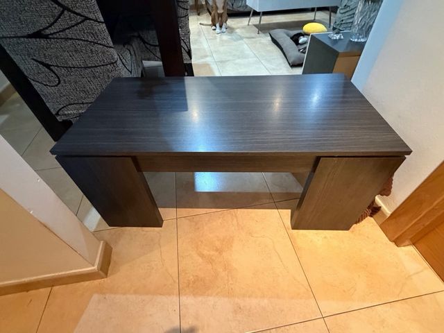 Mesita de centro negra y marrón