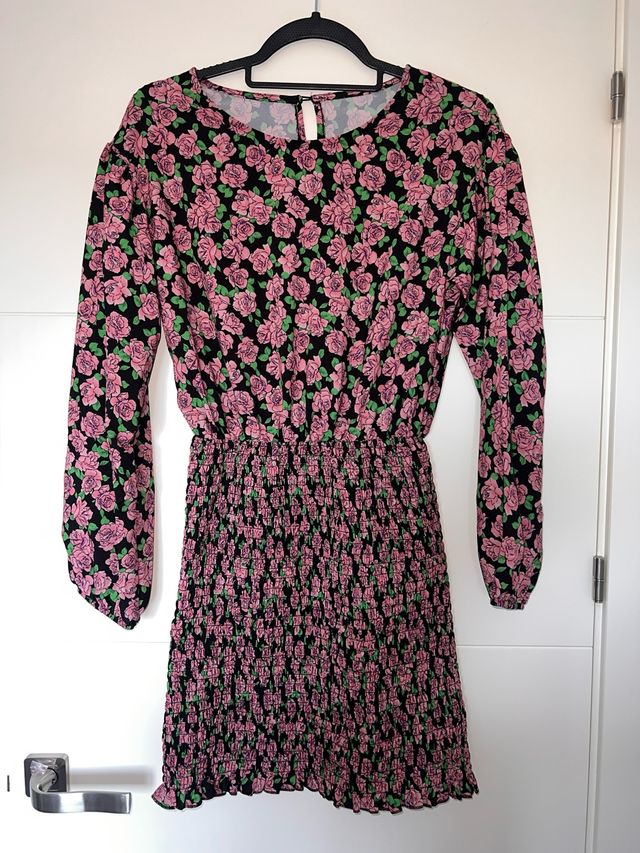 Vestido floral negro y rosa