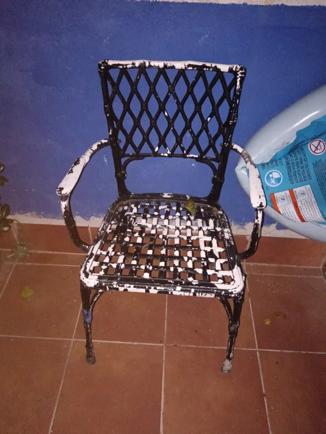 Sillas de jardín de hierro fundido le falta pintar