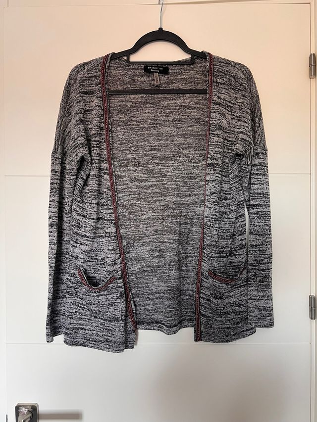 Chaqueta Bershka Gris y Negra Talla S