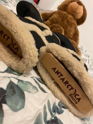 Botas altas forradas color azul marino y beige