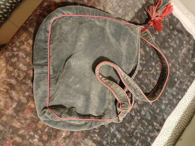 Bolso KBas terciopelo azul cielo cenefa pedreria