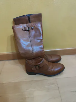 Botas altas de piel marrón