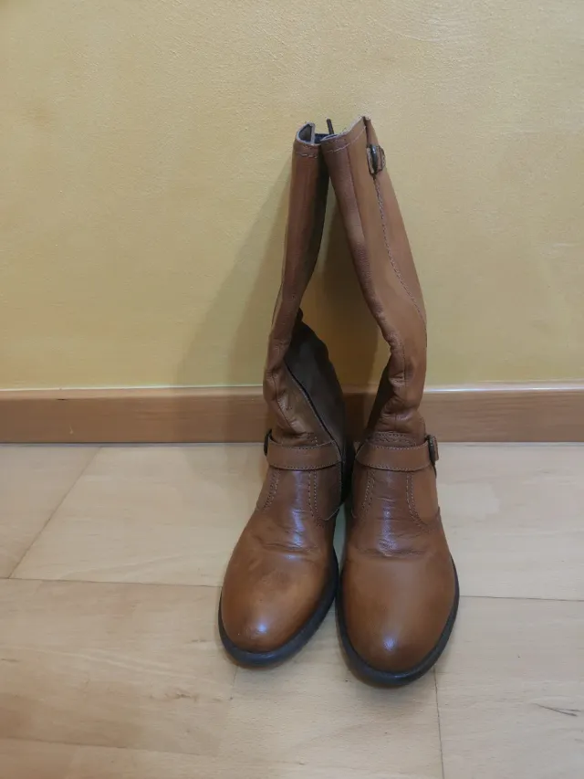 Botas altas de piel marrón