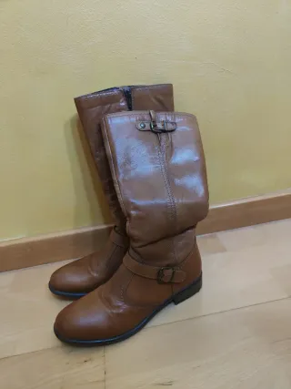 Botas altas de piel marrón