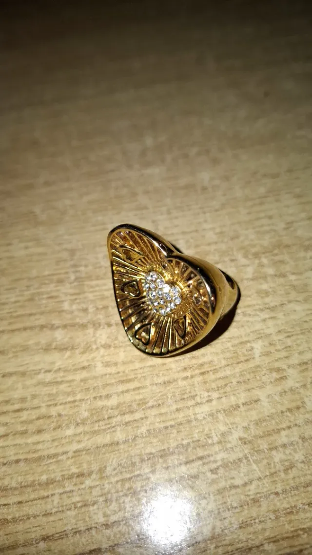 Anillo Corazón Dorado con Circonitas