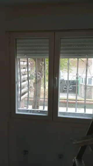 Ventana con persiana