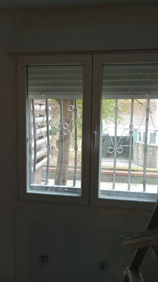 Ventana con persiana