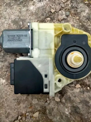 Motor elevalunas trasero derecho VW Passat B6