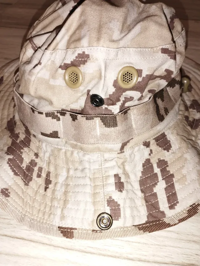 Chambergo arido pixelado