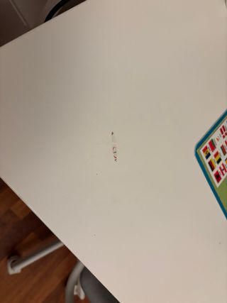 Mesa estudio IKEA blanca y rosa