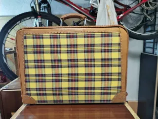 Maleta vintage estilo escocés