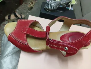 3 pares de sandalias Talla 36. Más 1 de 40. Prc to