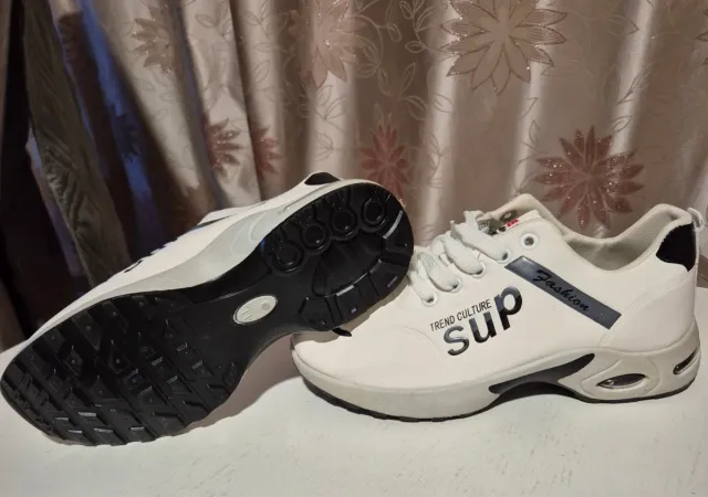 Sneakers sportive alla moda