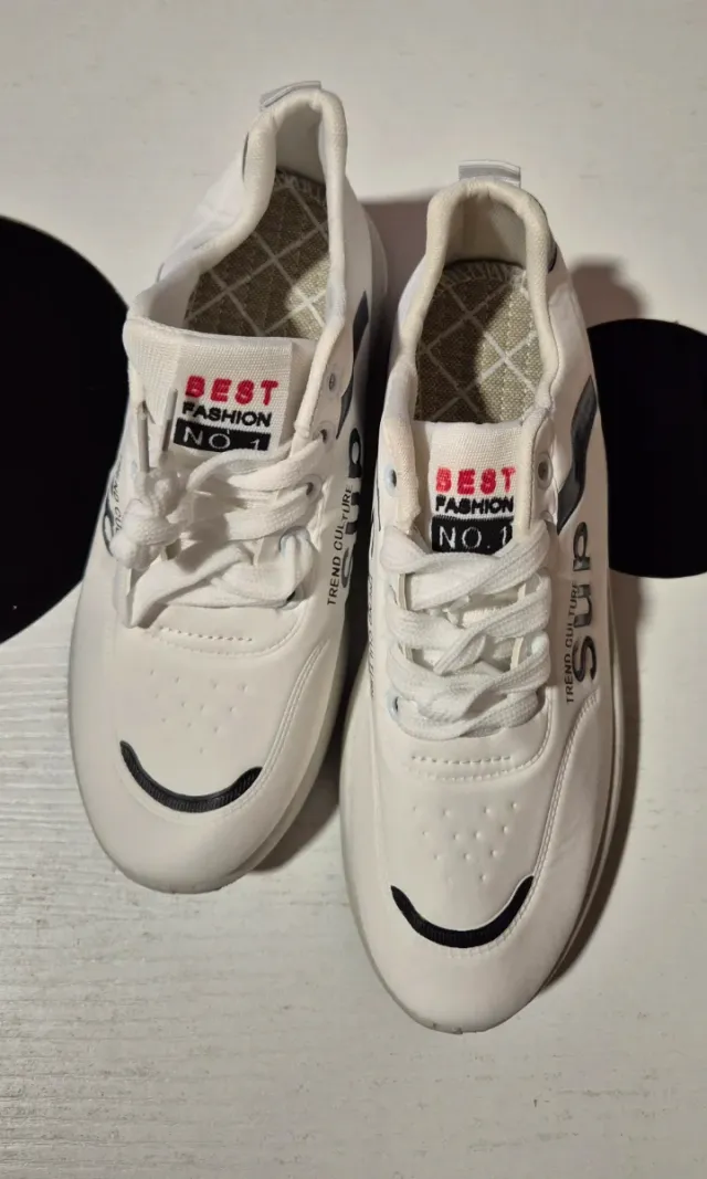 Sneakers sportive alla moda