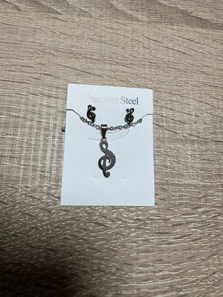 Conjunto collar y pendientes clave Sol