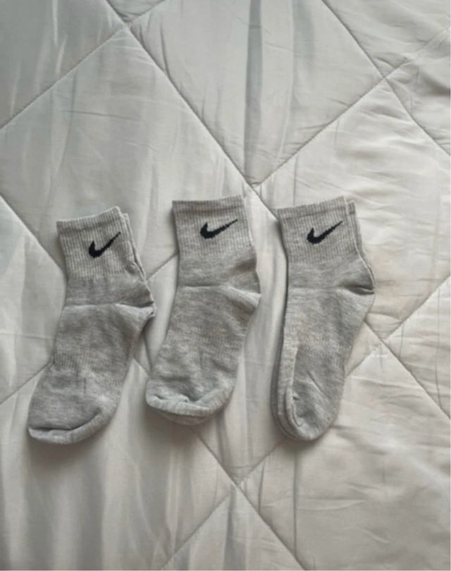 Calcetines Nike grises