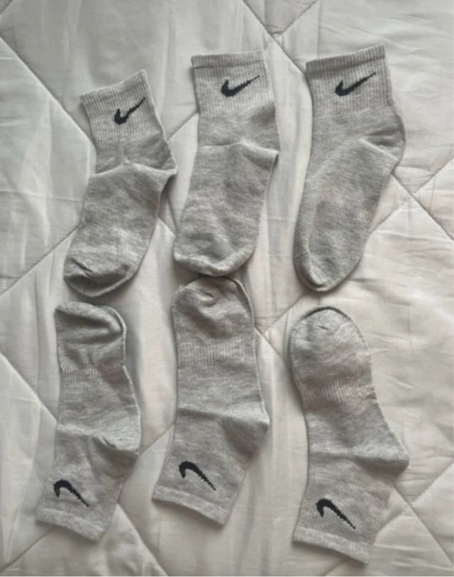 Calcetines Nike grises