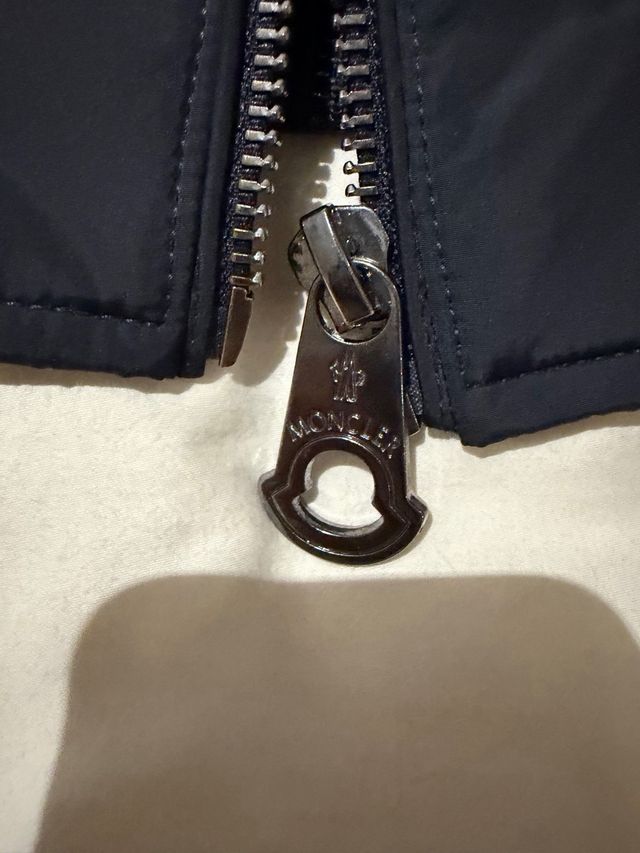 Cazadora Moncler Negra