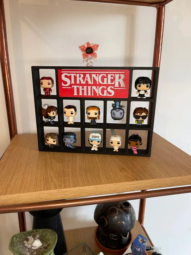 Espositore personalizzato per figurine Funko Stranger Things
