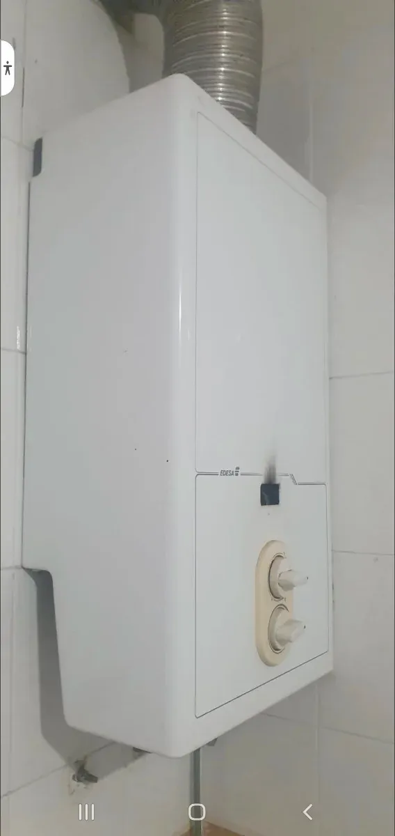 Calentador de gas EDESA blanco y beige