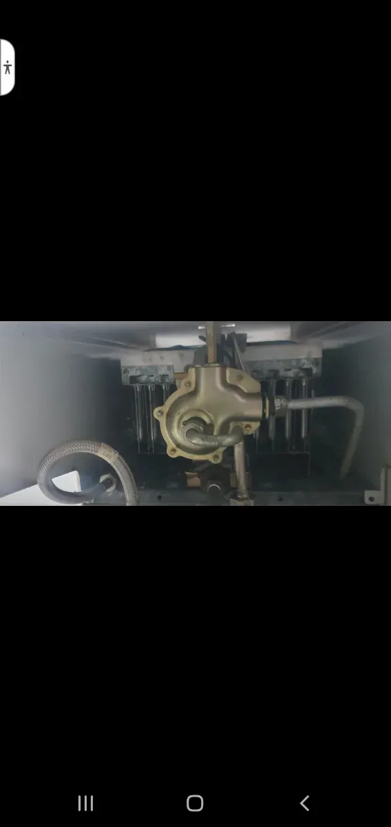 Calentador de gas EDESA blanco y beige